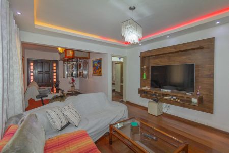 Casa à venda com 60m², 3 quartos e 2 vagasSala