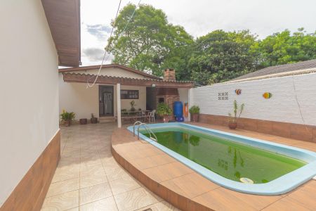 Casa à venda com 60m², 3 quartos e 2 vagasPiscina