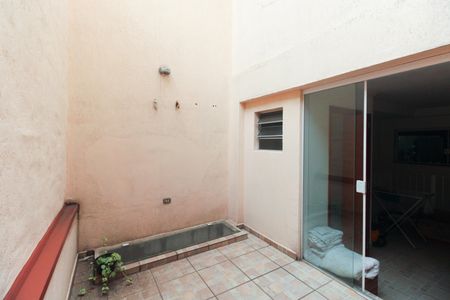 Casa à venda com 120m², 2 quartos e 1 vaga Casa à venda com 120m², 2 quartos e 1 vagaQuintal