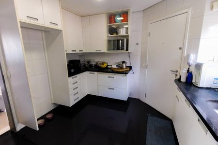 Apartamento à venda com 136m², 3 quartos e 4 vagasCozinha - Armários