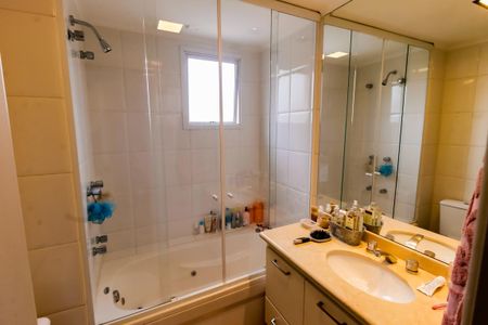 Apartamento à venda com 136m², 3 quartos e 4 vagasBanheiro da Suíte 3