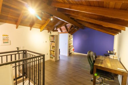 Casa de condomínio à venda com 153m², 3 quartos e 2 vagasEscritório