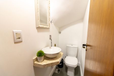 Casa de condomínio à venda com 153m², 3 quartos e 2 vagasLavabo