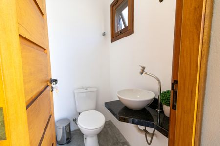 Casa de condomínio à venda com 153m², 3 quartos e 2 vagasLavabo