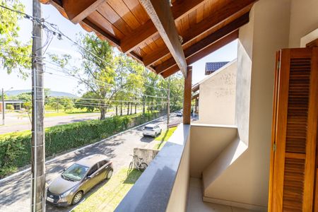 Casa de condomínio à venda com 153m², 3 quartos e 2 vagasSacada