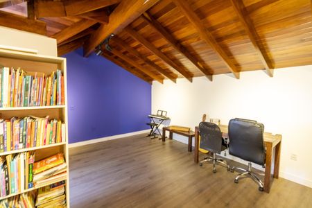 Casa de condomínio à venda com 153m², 3 quartos e 2 vagasEscritório