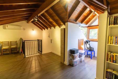 Casa de condomínio à venda com 153m², 3 quartos e 2 vagasEscritório