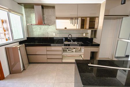 Casa à venda com 150m², 3 quartos e 2 vagas Casa à venda com 150m², 3 quartos e 2 vagascozinha