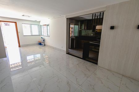 sala de casa à venda com 3 quartos, 150m² em Copacabana, Belo Horizonte