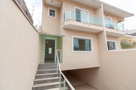 Casa à venda com 200m², 3 quartos e 4 vagas Casa à venda com 200m², 3 quartos e 4 vagasFachada