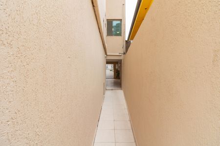 Casa à venda com 200m², 3 quartos e 4 vagas Casa à venda com 200m², 3 quartos e 4 vagasCorredor