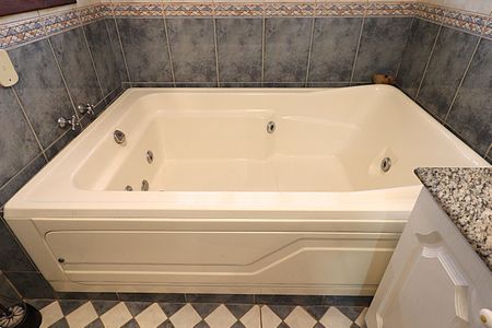 Casa à venda com 400m², 4 quartos e 2 vagasSuíte 1 Banheiro - Hidro