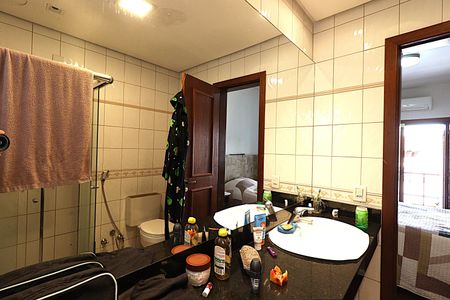 Casa à venda com 400m², 4 quartos e 2 vagasSuíte 2 Banheiro