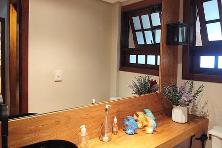 Casa à venda com 400m², 4 quartos e 2 vagas Casa à venda com 400m², 4 quartos e 2 vagasBanheiro 4