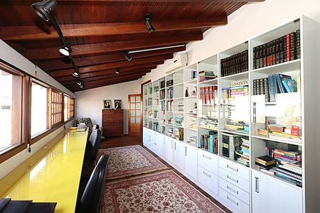 Casa à venda com 400m², 4 quartos e 2 vagasBiblioteca