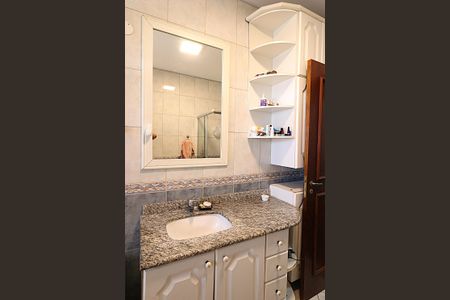 Casa à venda com 400m², 4 quartos e 2 vagasSuíte 1 Banheiro