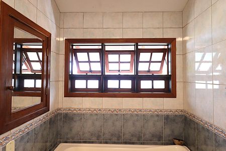 Casa à venda com 400m², 4 quartos e 2 vagasSuíte 1 Banheiro