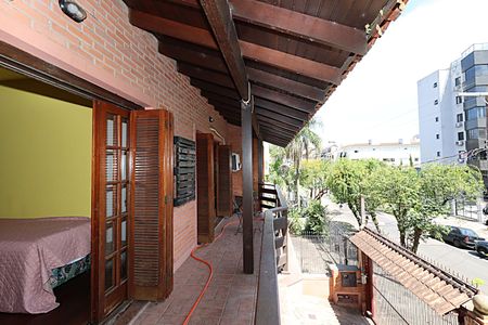 Casa à venda com 400m², 4 quartos e 2 vagasSuíte 1 Sacada