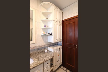 Casa à venda com 400m², 4 quartos e 2 vagasSuíte 1 Banheiro