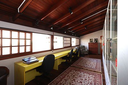 Casa à venda com 400m², 4 quartos e 2 vagasBiblioteca