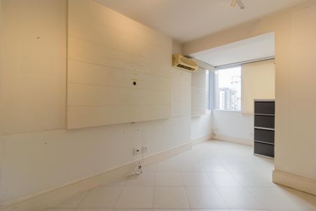 Suíte de apartamento à venda com 1 quarto, 126m² em Jardim Europa, São Paulo