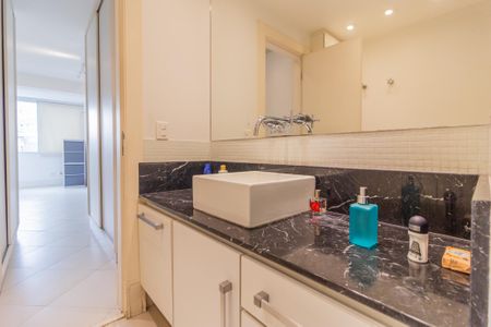Apartamento à venda com 126m², 1 quarto e 1 vaga Apartamento à venda com 126m², 1 quarto e 1 vagaBanheiro da Suíte