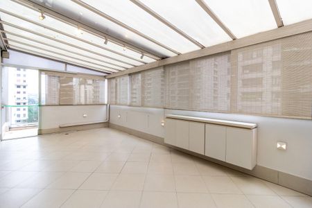 Apartamento à venda com 126m², 1 quarto e 1 vaga Apartamento à venda com 126m², 1 quarto e 1 vagaVaranda