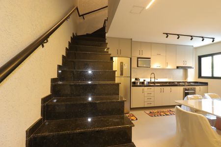 Apartamento para alugar com 176m², 3 quartos e 3 vagasEscada