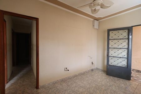 Casa para alugar com 138m², 3 quartos e 2 vagasSala