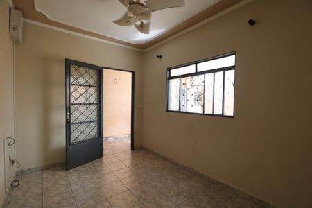 Casa para alugar com 138m², 3 quartos e 2 vagasSala