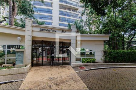 Apartamento para alugar com 176m², 4 quartos e 3 vagas Apartamento para alugar com 176m², 4 quartos e 3 vagasFachada