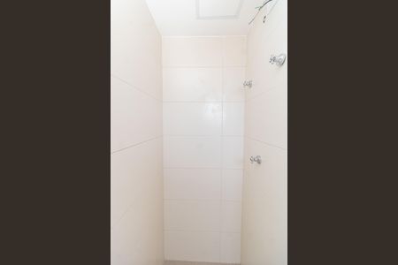 Banheiro de kitnet/studio para alugar com 1 quarto, 25m² em Vila Nilo, São Paulo