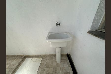 Casa para alugar com 65m², 2 quartos e 1 vagaÁrea de Serviço