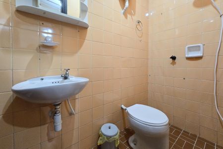 Casa à venda com 160m², 3 quartos e 2 vagas Casa à venda com 160m², 3 quartos e 2 vagasBanheiro de serviço