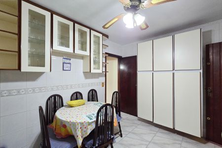 Casa à venda com 160m², 3 quartos e 2 vagas Casa à venda com 160m², 3 quartos e 2 vagasCozinha