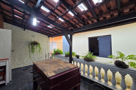 Casa à venda com 160m², 3 quartos e 2 vagas Casa à venda com 160m², 3 quartos e 2 vagasÁrea - Churrasqueira