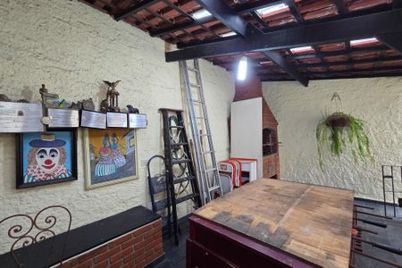 Casa à venda com 160m², 3 quartos e 2 vagas Casa à venda com 160m², 3 quartos e 2 vagasÁrea - Churrasqueira