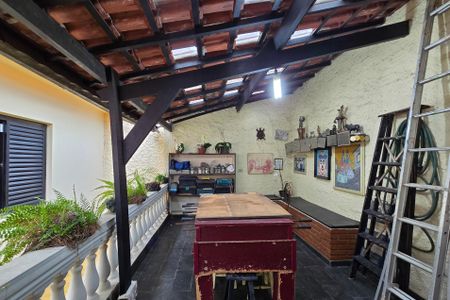 Casa à venda com 160m², 3 quartos e 2 vagas Casa à venda com 160m², 3 quartos e 2 vagasÁrea - Churrasqueira