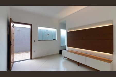 Casa de condomínio à venda com 58m², 2 quartos e 2 vagas Casa de condomínio à venda com 58m², 2 quartos e 2 vagasSala