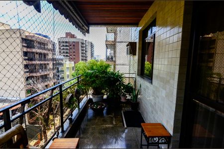 Apartamento à venda com 120m², 3 quartos e 2 vagasSala