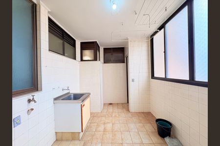 Apartamento para alugar com 154m², 3 quartos e 1 vagaÁrea de Serviço