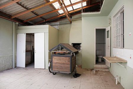 Casa à venda com 140m², 3 quartos e 4 vagasPátio / Área de Serviço