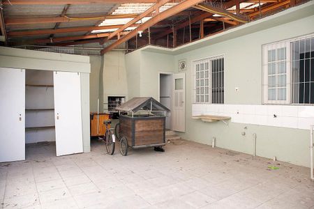 Casa à venda com 140m², 3 quartos e 4 vagasPátio / Área de Serviço