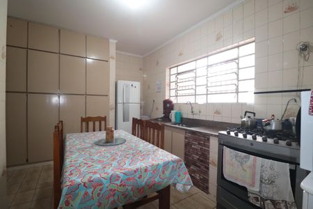 Casa à venda com 168m², 3 quartos e 3 vagasCozinha