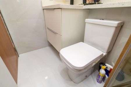 Apartamento à venda com 48m², 2 quartos e 1 vaga Apartamento à venda com 48m², 2 quartos e 1 vagaBanheiro