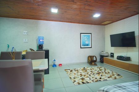 Casa à venda com 300m², 4 quartos e 5 vagasSala - Cozinha