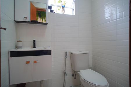 Casa à venda com 300m², 4 quartos e 5 vagasBanheiro na Área dos Fundos