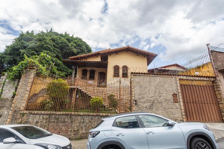 Casa à venda com 269m², 3 quartos e 3 vagasFachada