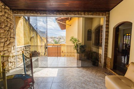 Casa à venda com 269m², 3 quartos e 3 vagasVaranda