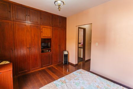 Casa à venda com 269m², 3 quartos e 3 vagasSuíte